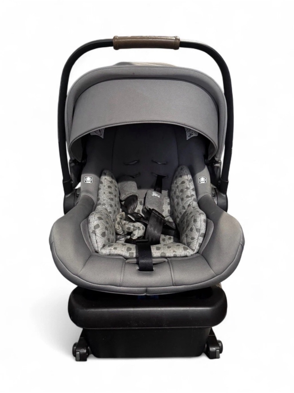 NUNA Seat in Gray with Patterned Insert